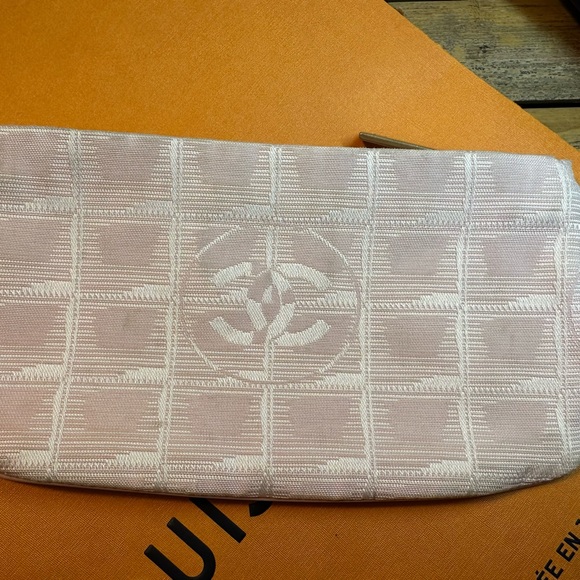 ❤️Chanel Travel Line Nylon pouch or wristlet - Picture 1 of 12